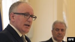 El canciller de los Países Bajos, Frans Timmermans (i).