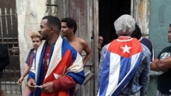 Artistas y activistas de San Isidro se manifiestan pacíficamente tras el encarcelamiento del rapero Denis Solís, en noviembre de 2020, frente a la sede del movimiento, en La Habana. (Foto: Facebook)