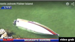 La embarcación que al parecer trasladó a los cubanos hasta Fisher Island. Foto Tomada del reportaje de 7News.